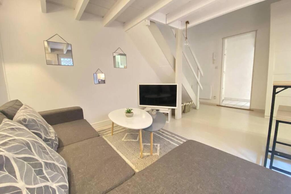 Au Coeur De La Cite Medievale Apartment Laon Exterior photo